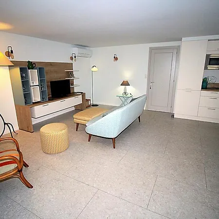 Rez De Aspretto Lazaret בית הארחה 4*